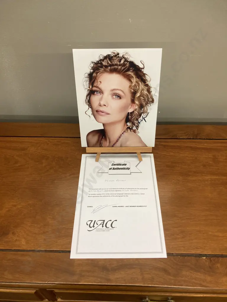 Michelle Pfeiffer Signed Photo 25 x 20cm With Authentication Image 1++